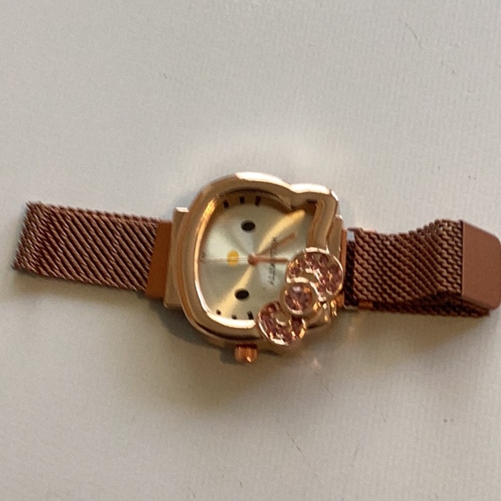 This stunning timepiece blends modern elegance with a touch of glamour